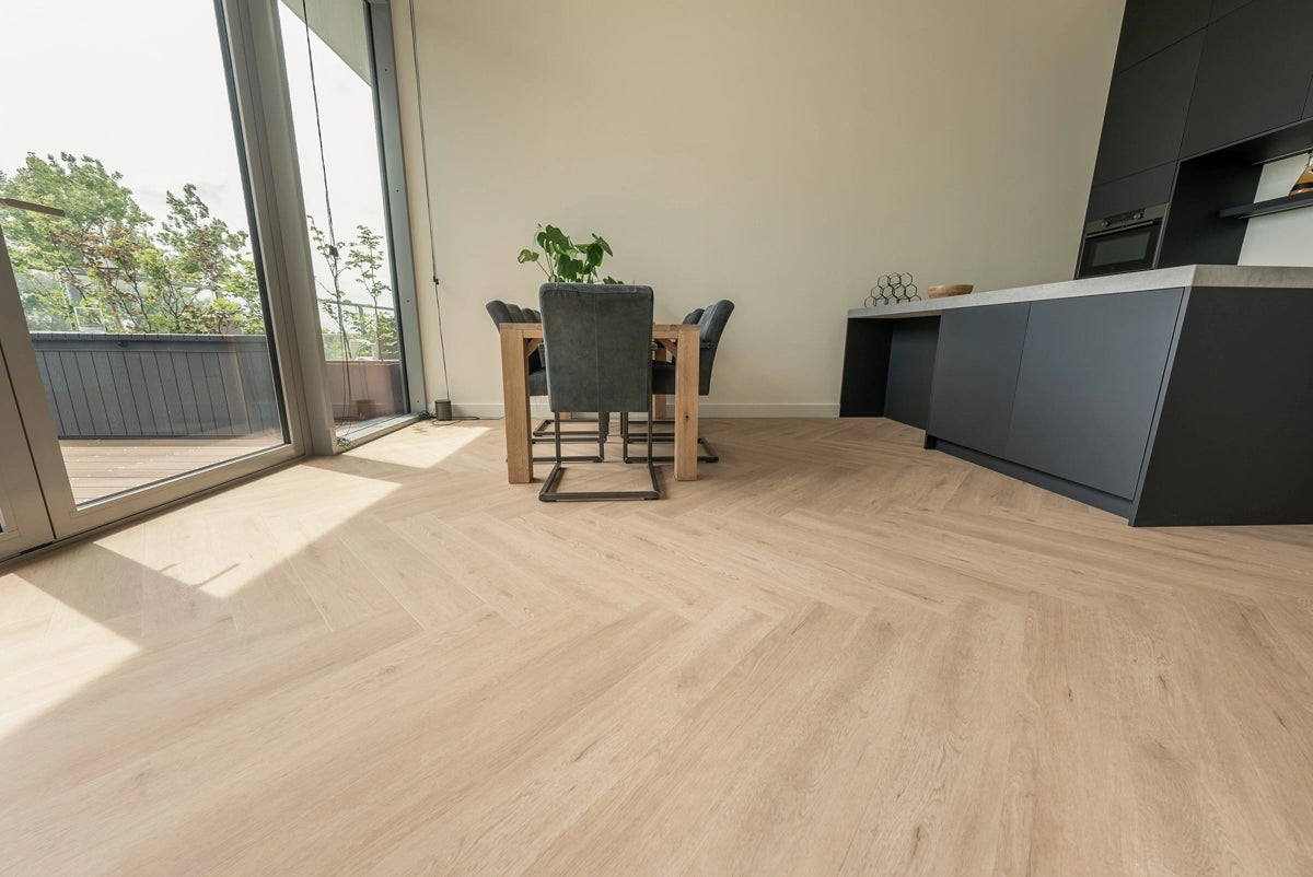 Floer Walvisgraat Click PVC – Gaia Grijsbeige