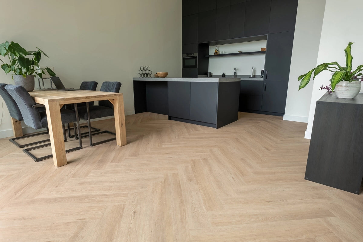 Floer Walvisgraat Click PVC – Gaia Grijsbeige